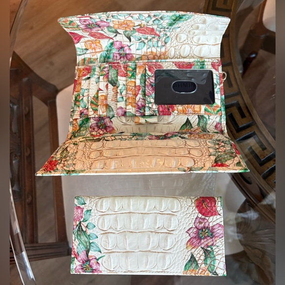 🤍🧡BRAHMIN MULTI SALINGER FLORAL CROC EMBOSSED LEATHER CONTINENTAL WALLET!🤍🧡 - Picture 5 of 6